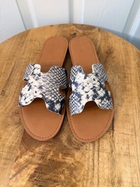 Universal Thread Snake-Print Slide Sandals in Black, White and Tan